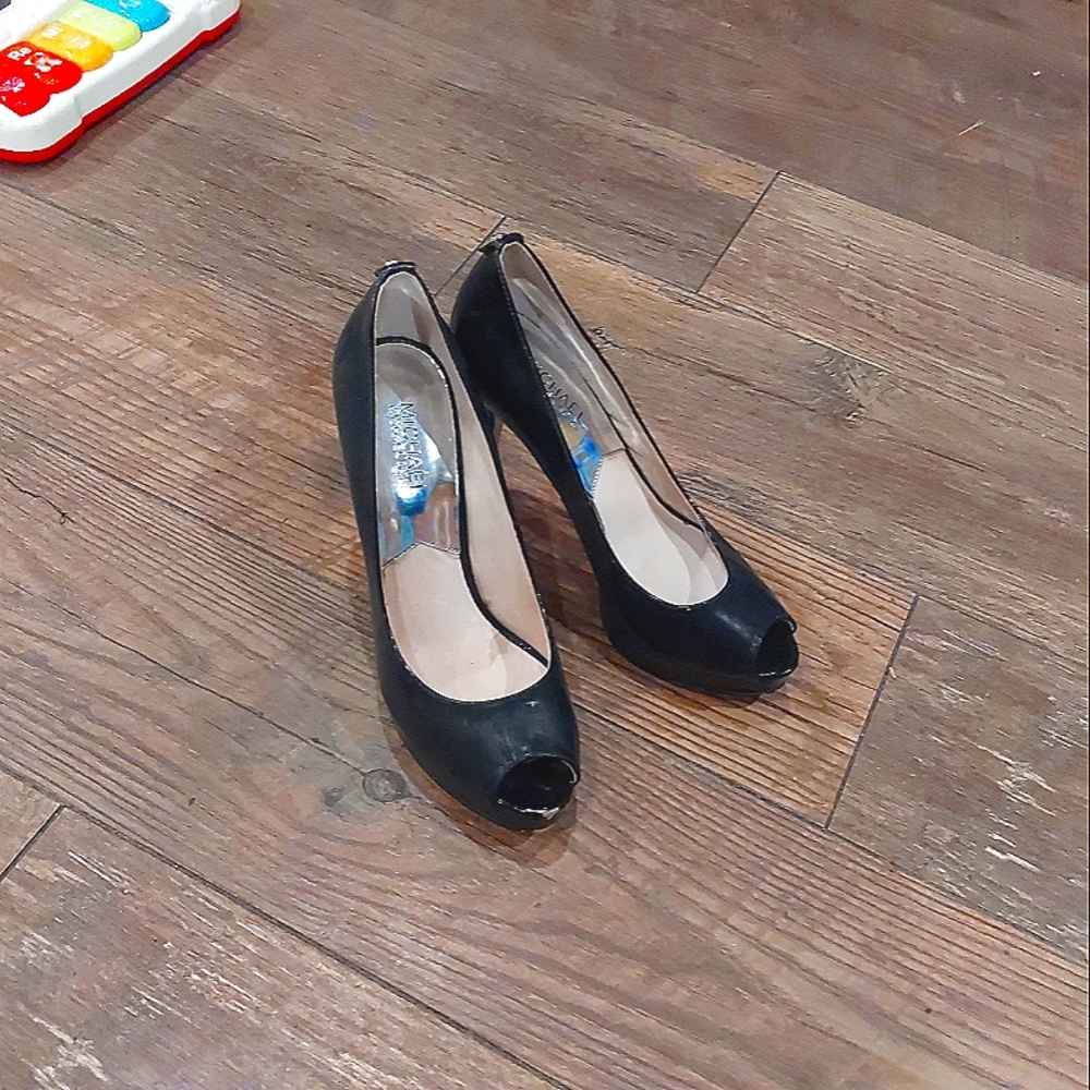 Micheal Koris black heels size 7½